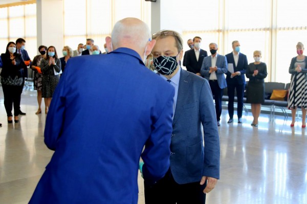 Click to zoom the picture.